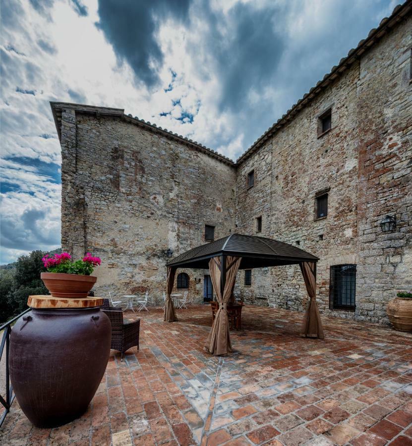 Castello Valenzino Aparthotel Pierantonio Buitenkant foto