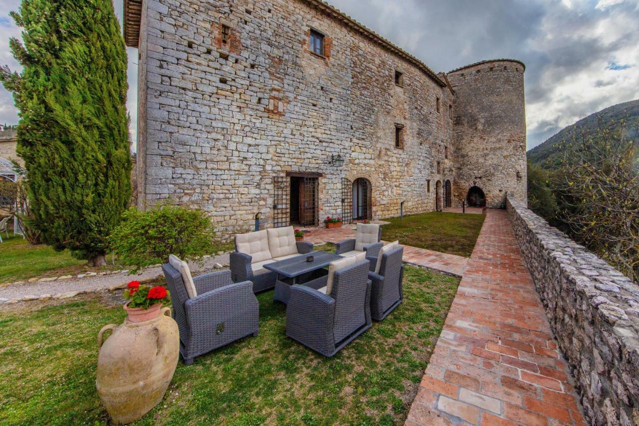 Castello Valenzino Aparthotel Pierantonio Buitenkant foto