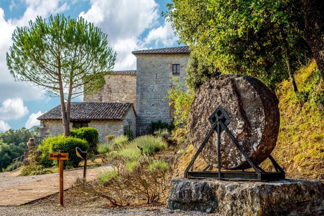 Castello Valenzino Aparthotel Pierantonio Buitenkant foto